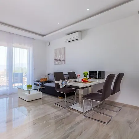 Luxury With Pool 2 Apartament *