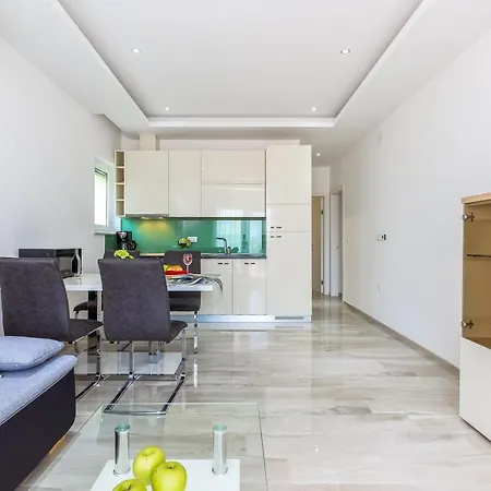 Lejlighed Luxury With Pool 2