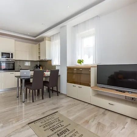 Apartman Luxury With Pool 2 *