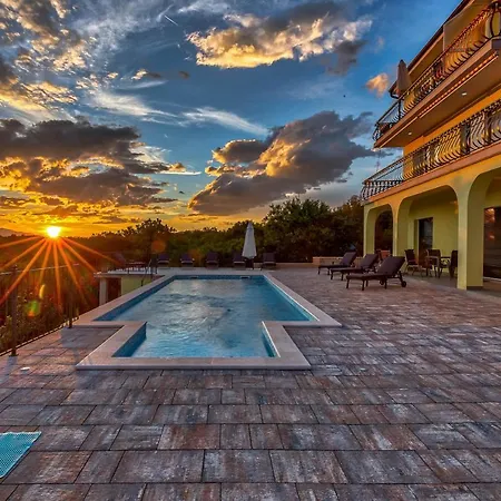 Luxury With Pool 2 Lejlighed Kostrena