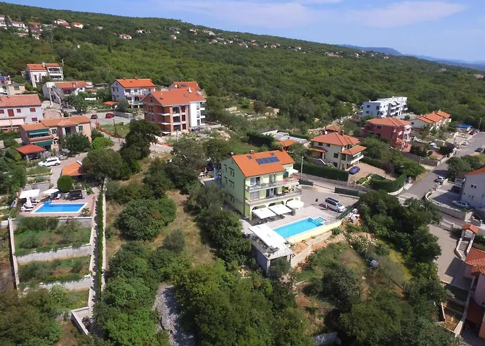 Luxury With Pool 2 *