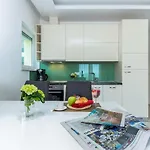 Luxury With Pool 2 شقة *