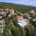 Luxury With Pool 2 *