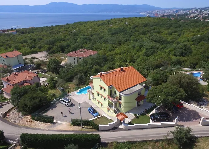 Luxury With Pool 2 Apartament