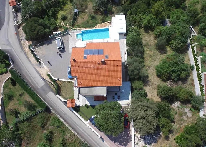 Luxury With Pool 2 Apartament